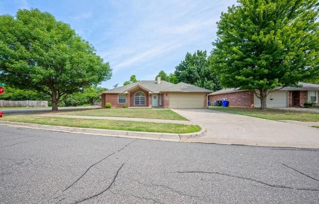 Very Nice 3 Bedroom 2 Bath Home in Norman Schools