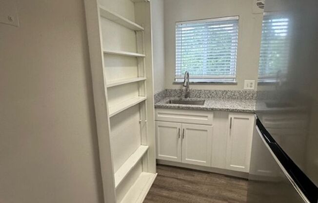 1 bed, 1 bath, $1,275, Unit R23-3