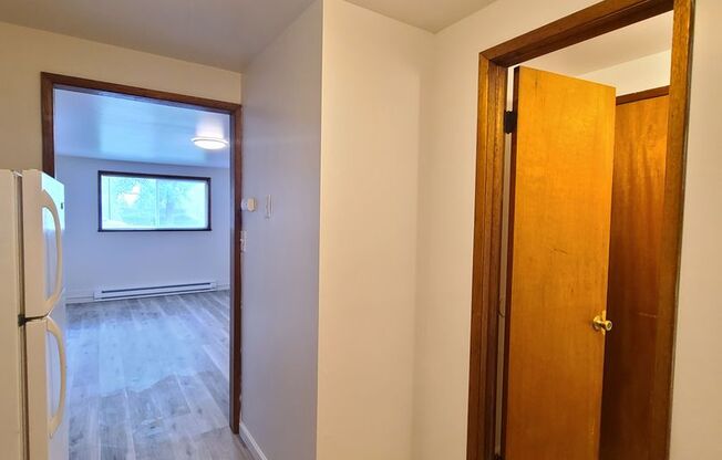 Studio, 1 bath, 450 sqft, $800, Unit 6