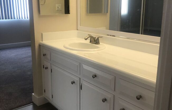 3 beds, 2 baths, $3,295, Unit 201