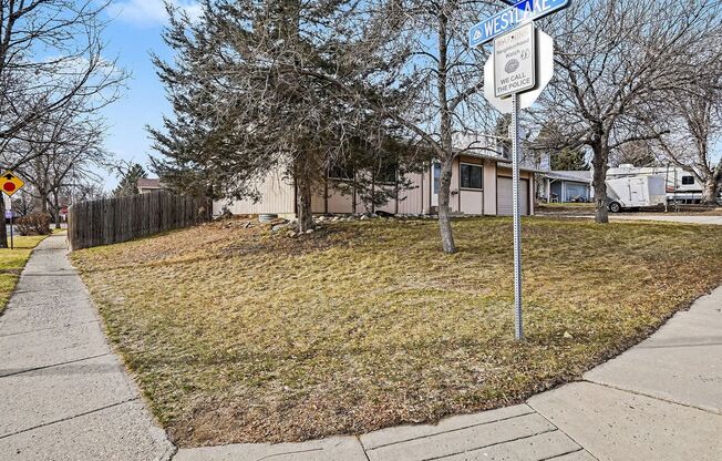 Remodeled Corner House In Westlake Neighborhood