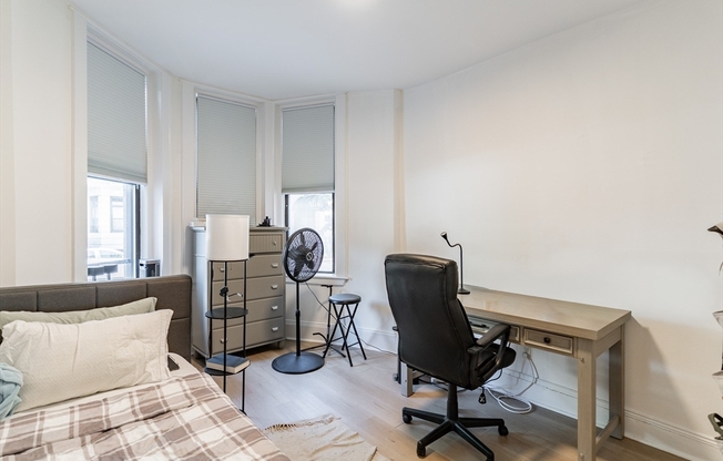 3 beds, 2 baths, 773 sqft, $4,700, Unit 1