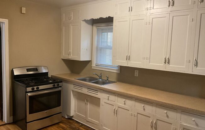 1 bed, 1 bath, 850 sqft, $1,042, Unit Lower