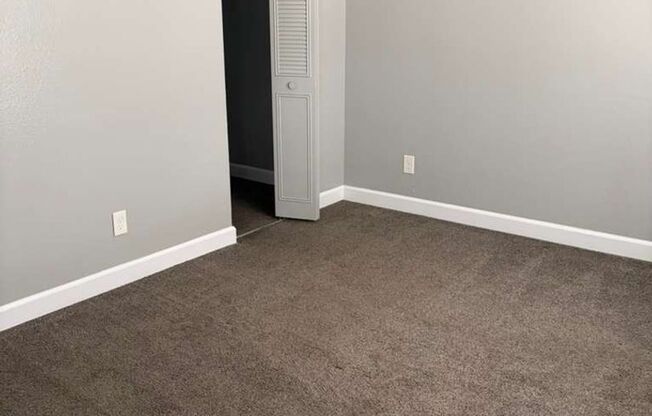 1 bed, 1 bath, 460 sqft, $985, Unit 505 R3