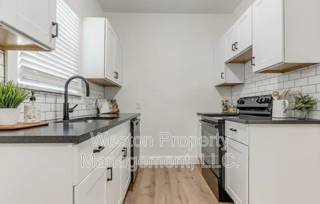 1132 NE 17 ST