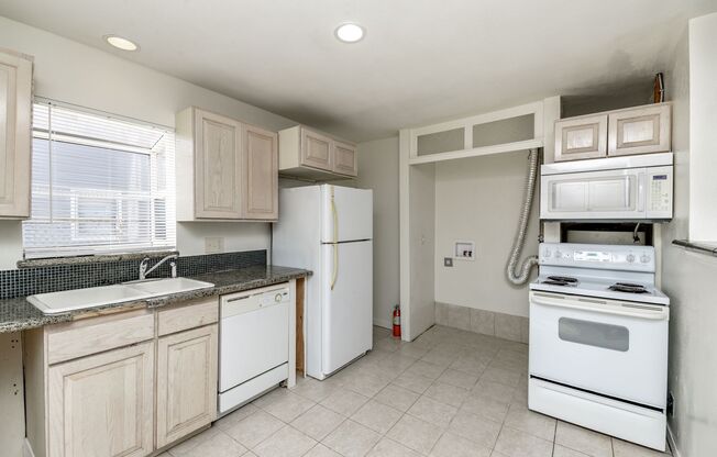 2 beds, 1 bath, $1,950