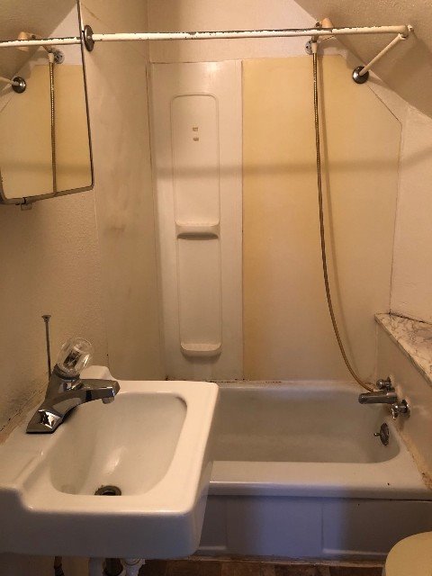 Studio, 1 bath, 400 sqft, $450, Unit 9