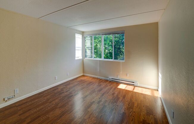 2 beds, 1 bath, 690 sqft, $1,700, Unit 300