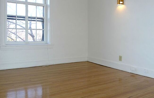 2 beds, 1 bath, 860 sqft, $1,305, Unit 24 - 212