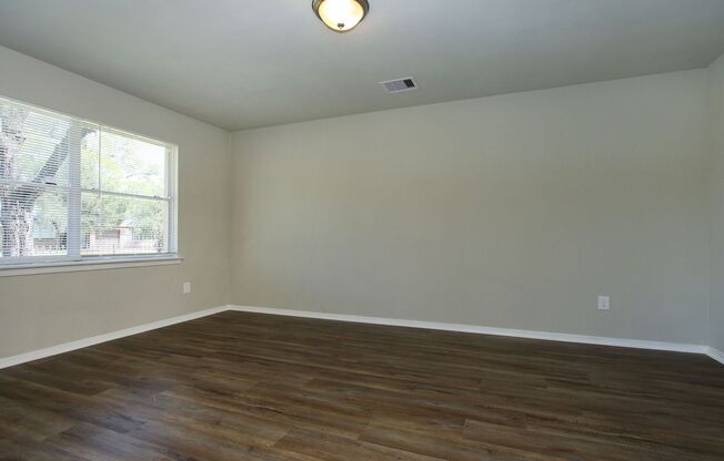 Move In Ready in 77016!  3 Bedroom / 1.5 Bathroom
