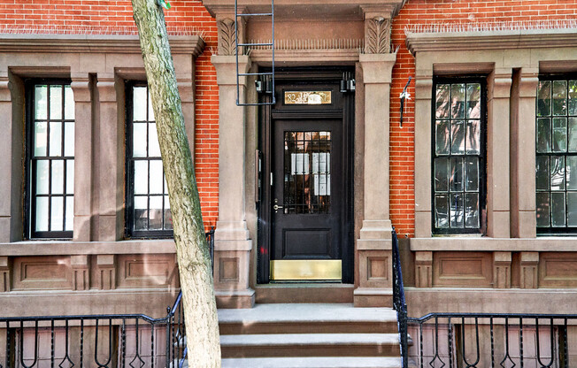 82 JANE ST