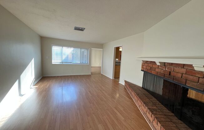 Large 2 Story: 5 Bedroom 5 Bath Pool Home With Family Room,