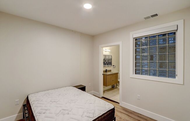 1 bed, 1 bath, 120 sqft, $1,150