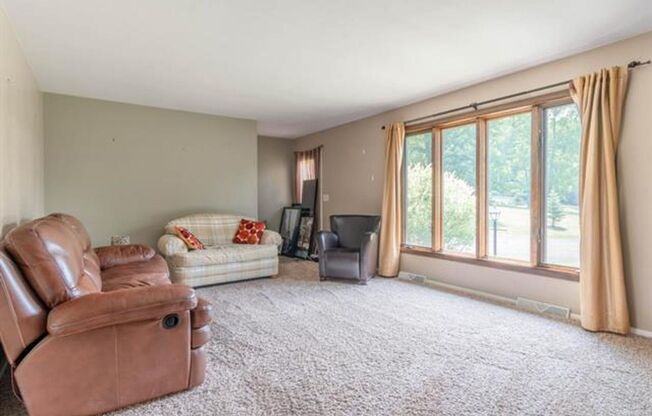 2 Bedroom 1.5 Bath Single Family Home Available!