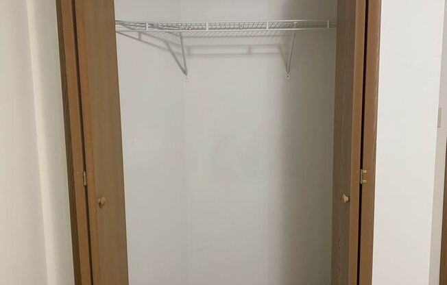 3 beds, 2 baths, 1,008 sqft, $1,250, Unit 1704-110