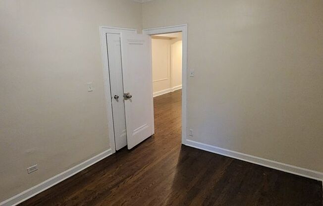 3 beds, 1 bath, $2,300