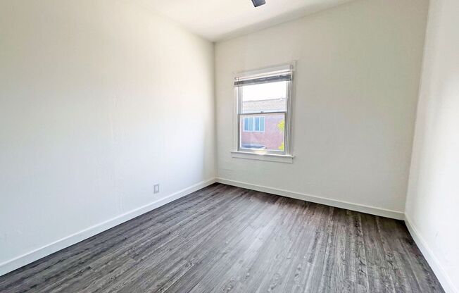 2 beds, 1 bath, $1,995, Unit F