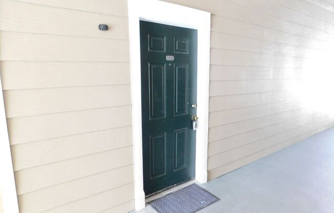 Renovated Ground Floor 2 Bed 2 Bath Condo. New Floors Throughout