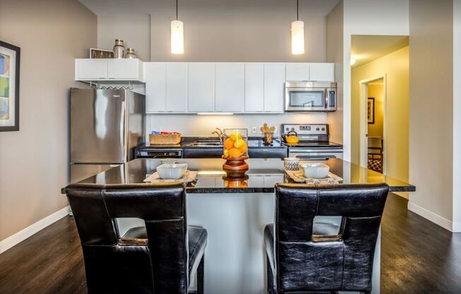 1 bed, 1 bath, 829 sqft, $1,665, Unit 906