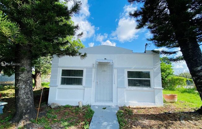 Beautifully renovated 3bed/1bath house close to downtown, Midtown, Wynwood & highways! Must see!