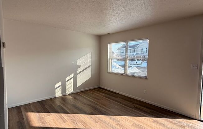 2 beds, 1 bath, 885 sqft, $1,150, Unit 678