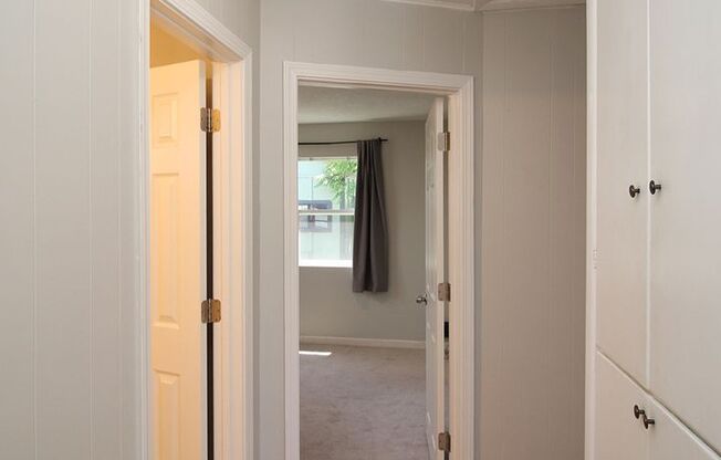 Adorable & Updated SE Portland 2 Mid-Century Ranch Home