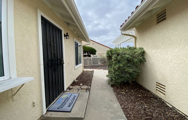 2+bd/1ba Single Story Duplex Minutes Drive From the Ocean!