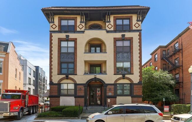 1436 Meridian Place NW Apt #105