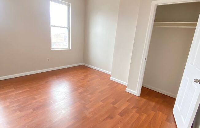 3B1.5B Row House Available NOW in Fishtown