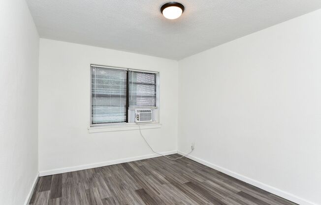 2 beds, 1 bath, 800 sqft, $850, Unit 116 C