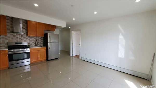 2 beds, 1 bath, 700 sqft, $2,500, Unit 2H