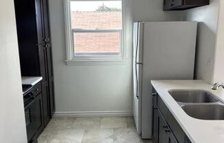 3 beds, 1 bath, 450 sqft, $2,895