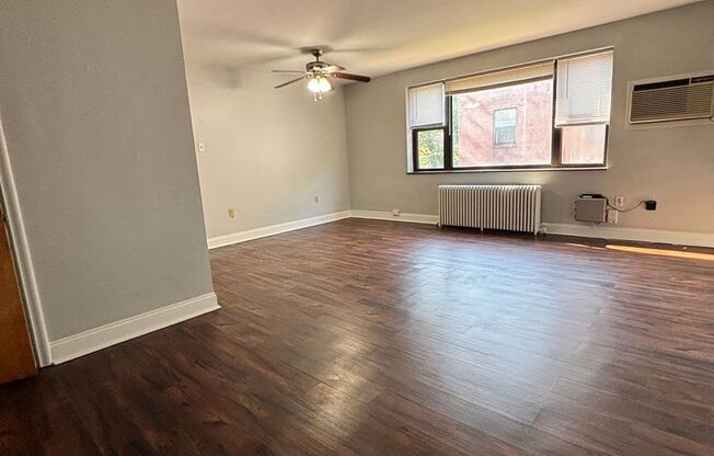 2 beds, 1 bath, 800 sqft, $1,840, Unit 6236 Fifth Ave. #305C