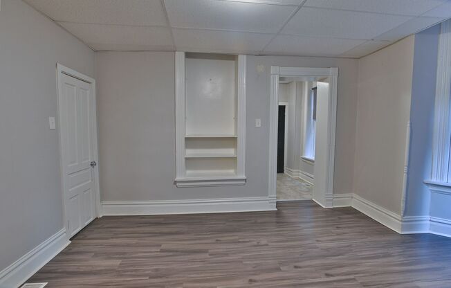 1 bed, 1 bath, 300 sqft, $985, Unit Apt 4