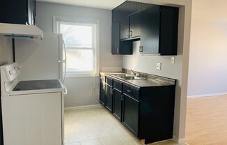 2 beds, 1 bath, $1,300, Unit 4000-204