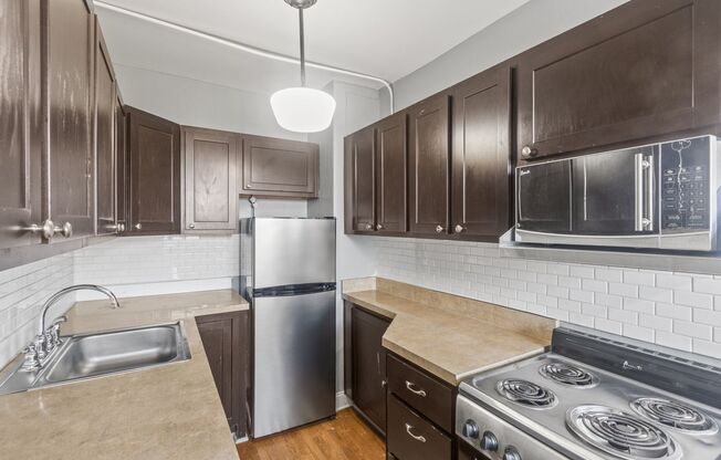 2 beds, 1 bath, 800 sqft, $1,095, Unit 401