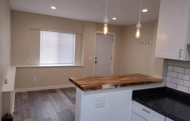 722 E 5 ST