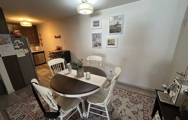 2 beds, 1 bath, $1,395, Unit 123