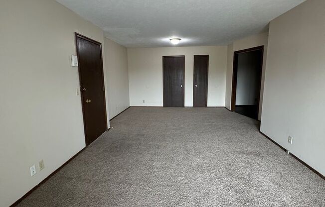 2 beds, 1 bath, 950 sqft, $875, Unit #7