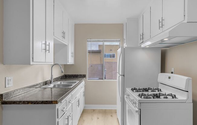 531 W HYDE PARK BLVD