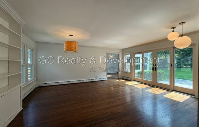 255 CREST RD