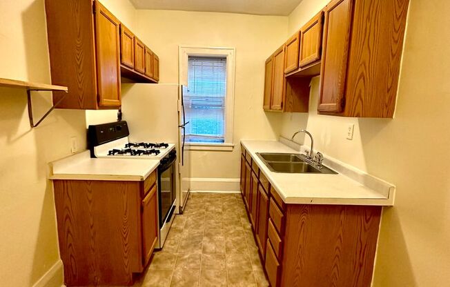 2 beds, 1 bath, 1,000 sqft, $1,325, Unit 302