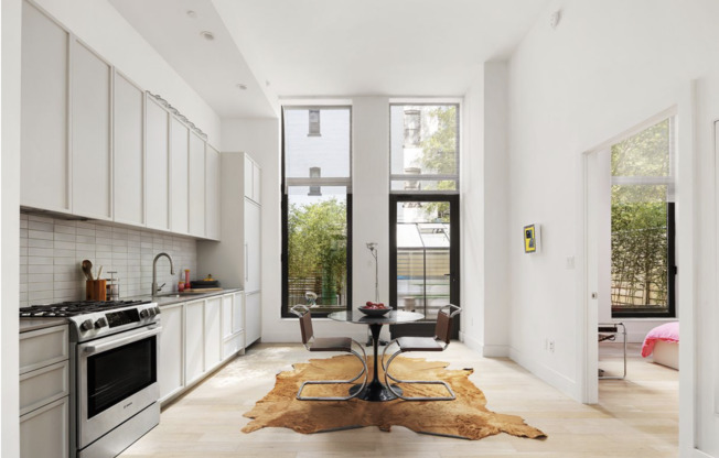 111 MONTGOMERY ST