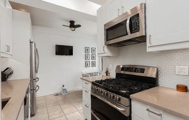 211 E 35 ST
