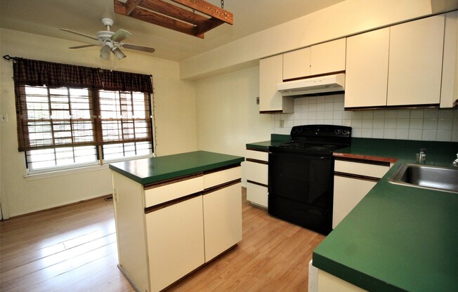 Beautiful 2bd/2ba Historic Butcher's Hill w/ CAC and W/D! --Available 7/15!