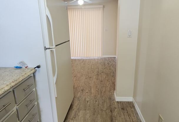 2 beds, 1 bath, $1,595