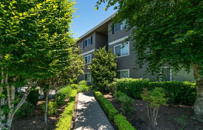 1 bed, 1 bath, 810 sqft, $2,495, Unit E201