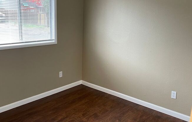 2 beds, 1 bath, 800 sqft, $1,400, Unit Mar1964