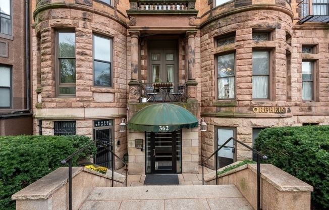 1 bed, 1 bath, 689 sqft, $3,250, Unit 6D