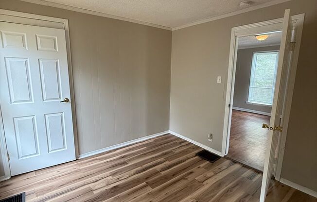 2 Bed 1 Bath - Off Street Parking/Washer Dryer Hook Up!